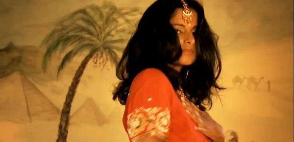  Amazing Bollywood Babe Dancer Is A Tease